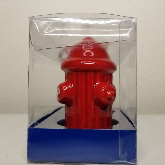 Dei Dog with Fire Hydrant Salt and Pepper Shaker Set NIB - Picture 6 of 10